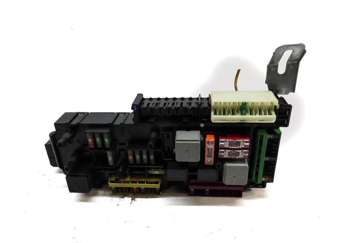 Thumbnail 2: 2011-2015 MERCEDES C-CLASS (W204) REAR SIGNAL ACQUISITION CONTROL MODULE SAM