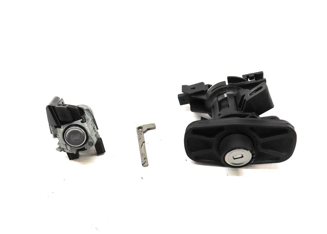 2013 C CLASS SEDAN (W204) FRONT LEFT DRIVER DOOR & TRUNK LOCK CYLINDER KEY SET