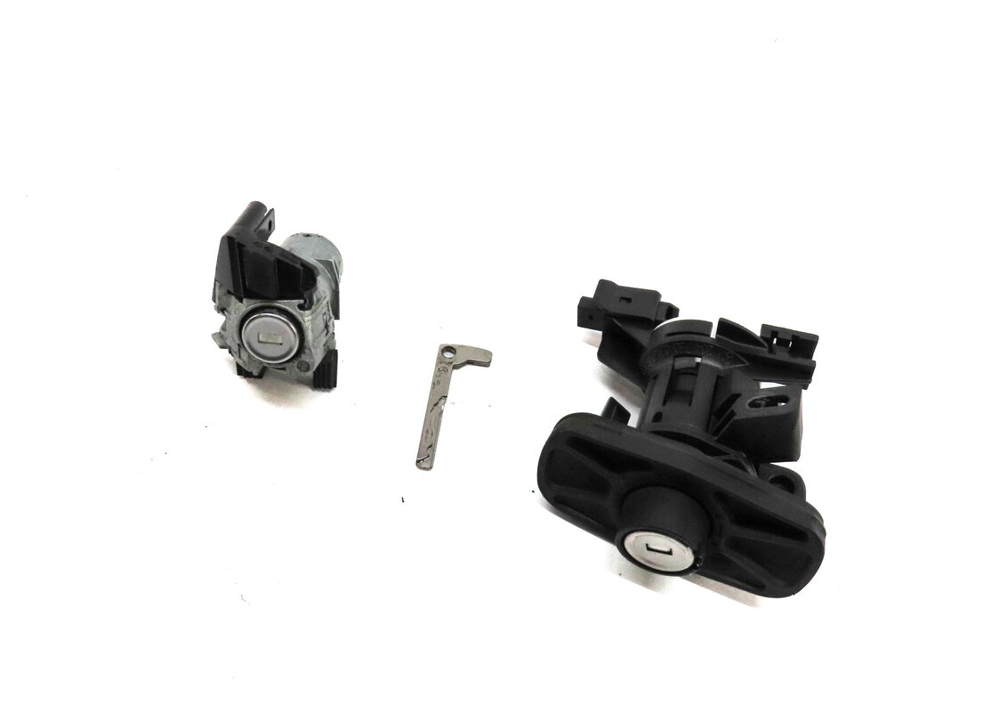 Thumbnail 2: 2013 C CLASS SEDAN (W204) FRONT LEFT DRIVER DOOR & TRUNK LOCK CYLINDER KEY SET