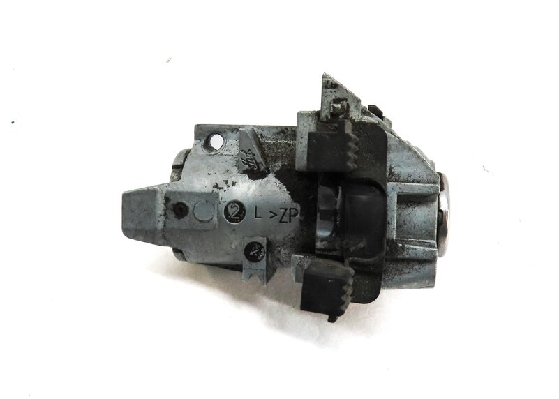 Thumbnail 6: 2013 C CLASS SEDAN (W204) FRONT LEFT DRIVER DOOR & TRUNK LOCK CYLINDER KEY SET