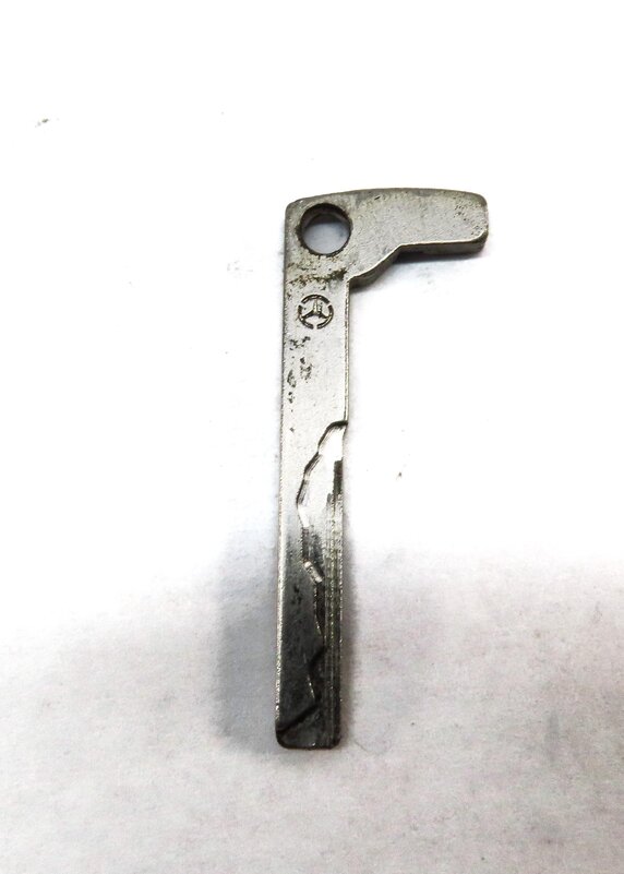 Thumbnail 7: 2013 C CLASS SEDAN (W204) FRONT LEFT DRIVER DOOR & TRUNK LOCK CYLINDER KEY SET
