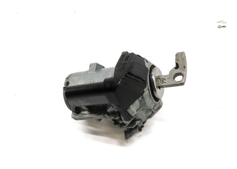 Thumbnail 8: 2013 C CLASS SEDAN (W204) FRONT LEFT DRIVER DOOR & TRUNK LOCK CYLINDER KEY SET