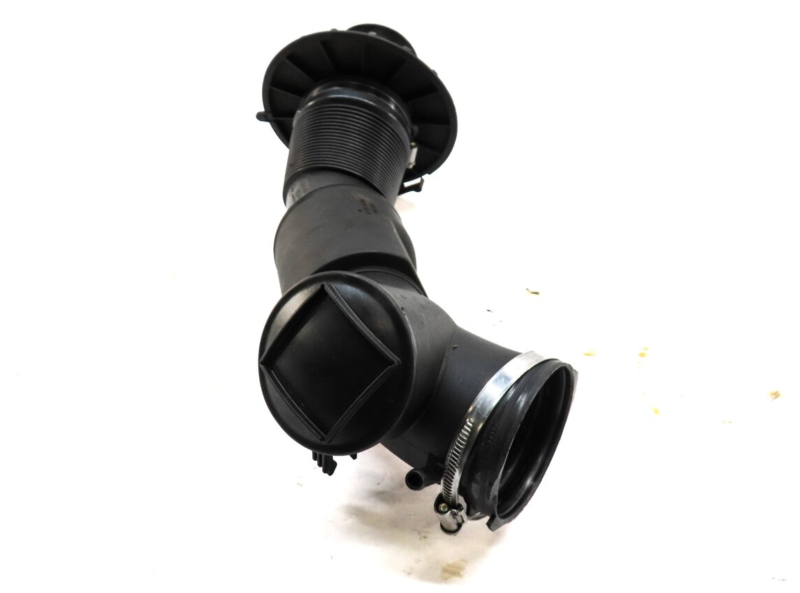 Thumbnail 4: 2012 AUDI A7 (C7 4G8) 3.0L SUPER CGXB ENGINE AUTO AIR INTAKE BOOT PIPE HOSE