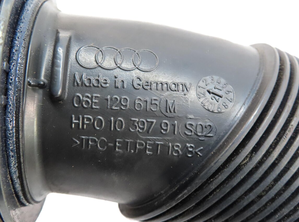 Thumbnail 6: 2012 AUDI A7 (C7 4G8) 3.0L SUPER CGXB ENGINE AUTO AIR INTAKE BOOT PIPE HOSE