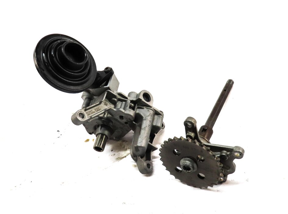 Thumbnail 1: 2012 AUDI A7 (C7 4G8) 3.0L SUPER CGXB ENGINE OIL PUMP w/ PICKUP TUBE & SPROCKET