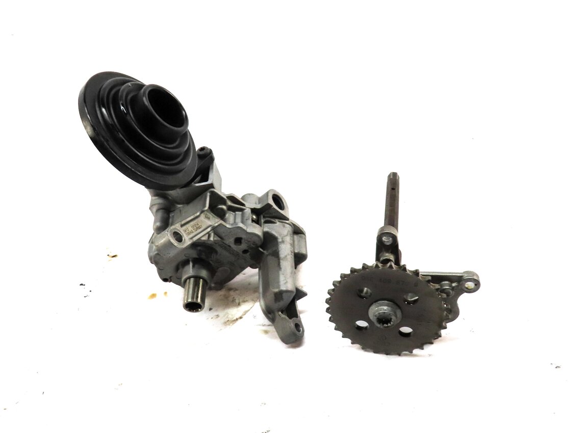 Thumbnail 2: 2012 AUDI A7 (C7 4G8) 3.0L SUPER CGXB ENGINE OIL PUMP w/ PICKUP TUBE & SPROCKET