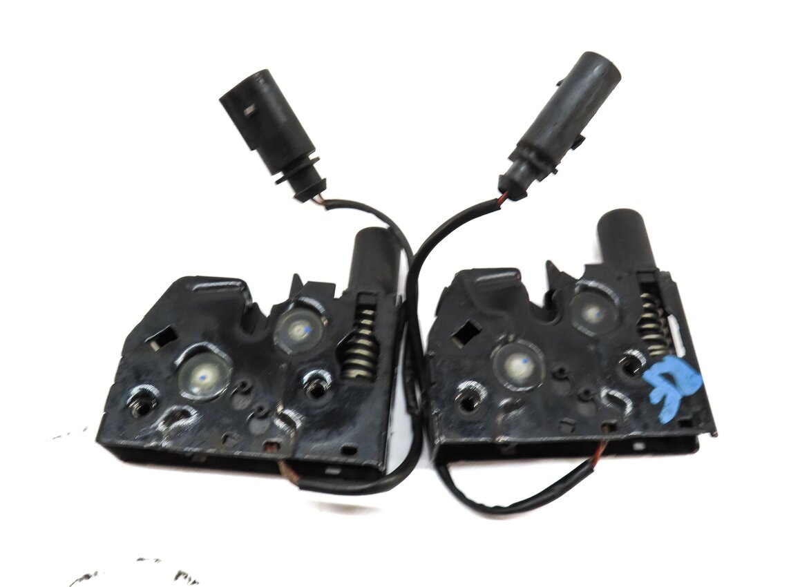 Thumbnail 4: 2012 AUDI A7 (C7 4G8) FRONT LEFT & RIGHT LOWER HOOD LOCK LATCH SET OF 2