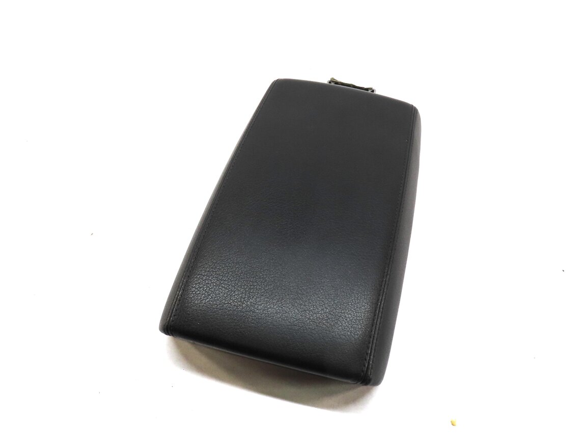 11-17 AUDI A6 A7 S6 S7 (C7 4G8) FRONT CENTER CONSOLE ARMREST LID (BLACK FZ)