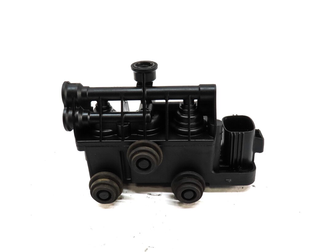 Thumbnail 2: 2006 LAND RANGE ROVER (L322) AIR SUSPENSION TRANSFER RELIEF VALVE RVH500050