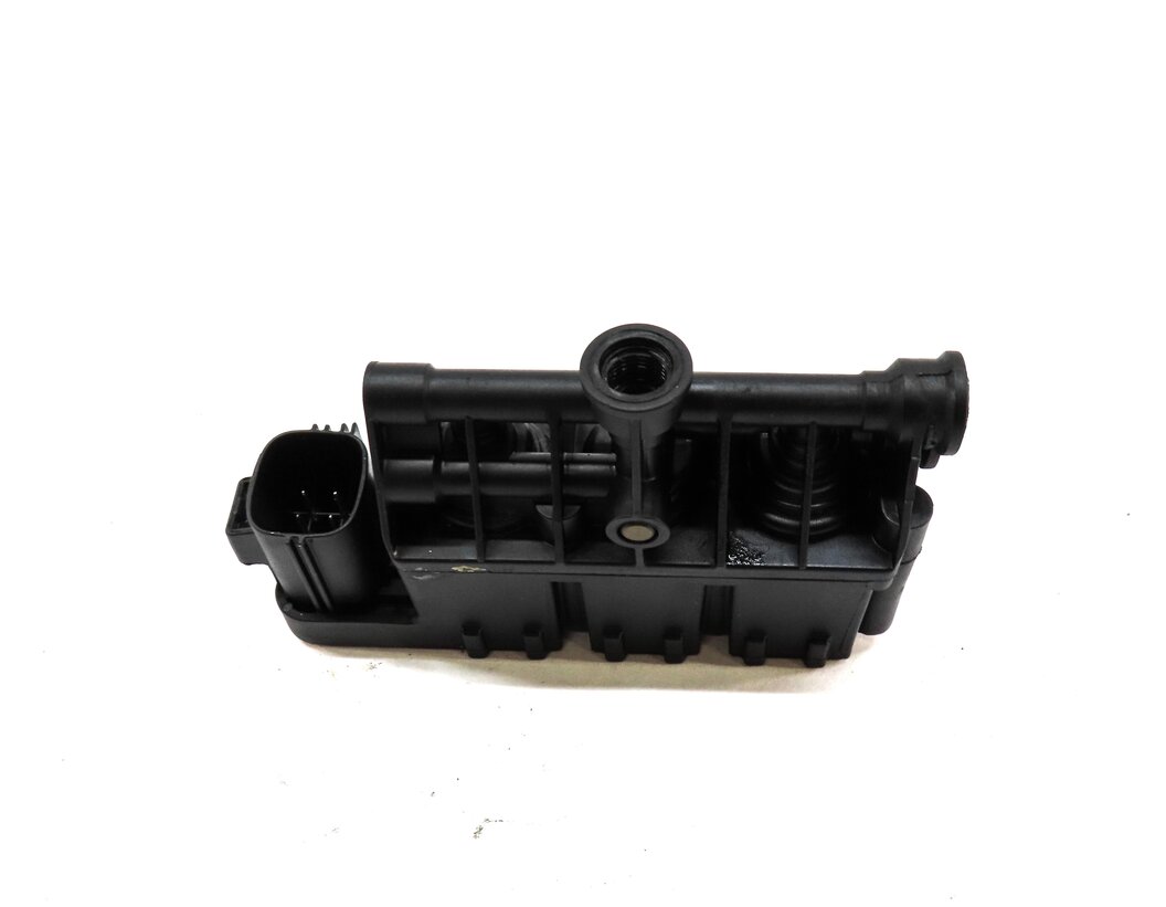 Thumbnail 3: 2006 LAND RANGE ROVER (L322) AIR SUSPENSION TRANSFER RELIEF VALVE RVH500050