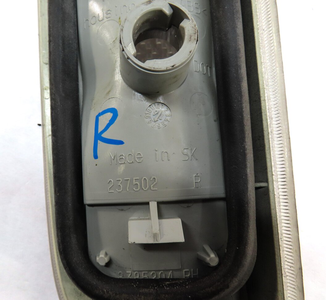 Thumbnail 5: 2006 LAND RANGE ROVER (L322) REAR RIGHT PASSENGER TRUNK REVERSE LIGHT TAIL LAMP