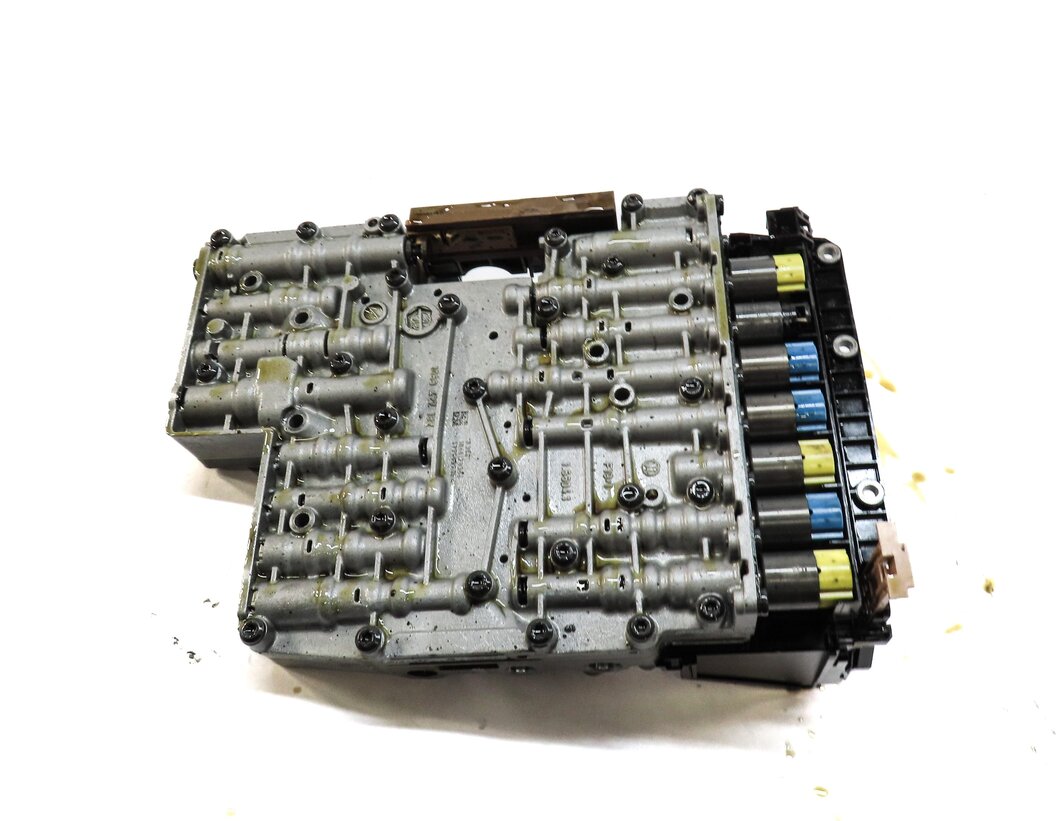 Thumbnail 5: 06-09 RANGE ROVER SPORT (L320 L322) 4.2L 6HP-26 AUTO TRANSMISSION VALVE BODY