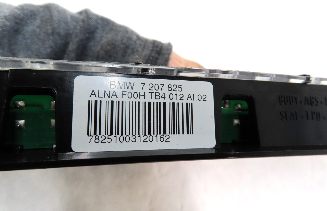 Thumbnail 6: 2013 BMW X6M ///M (E71) REAR UPPER CENTER THIRD 3RD BRAKE LIGHT TAILLIGHT LAMP