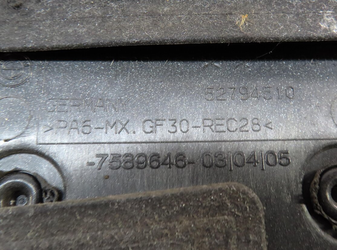 Thumbnail 6: 2013 BMW X6M ///M (E71) 4.4L TURBO S63 M ENGINE COVER TRIM 13717589646