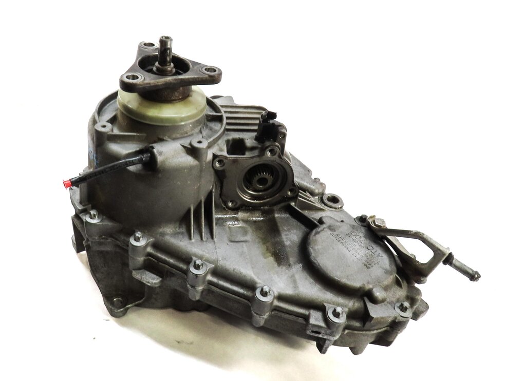 Thumbnail 2: 2009-2014 BMW X5M X6 X6M (E70 E71) 4.4L S63 TWIN TURBO ENGINE - TRANSFER CASE