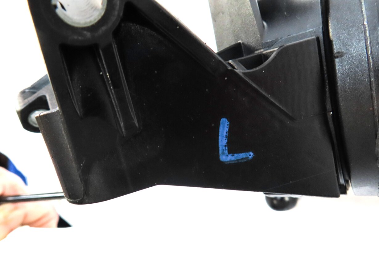 Thumbnail 5: 2013 AUDI S7 (C7) 4.0L CEUC ENGINE LEFT TURBO VACUUM ACTUATOR VALVE B079461J