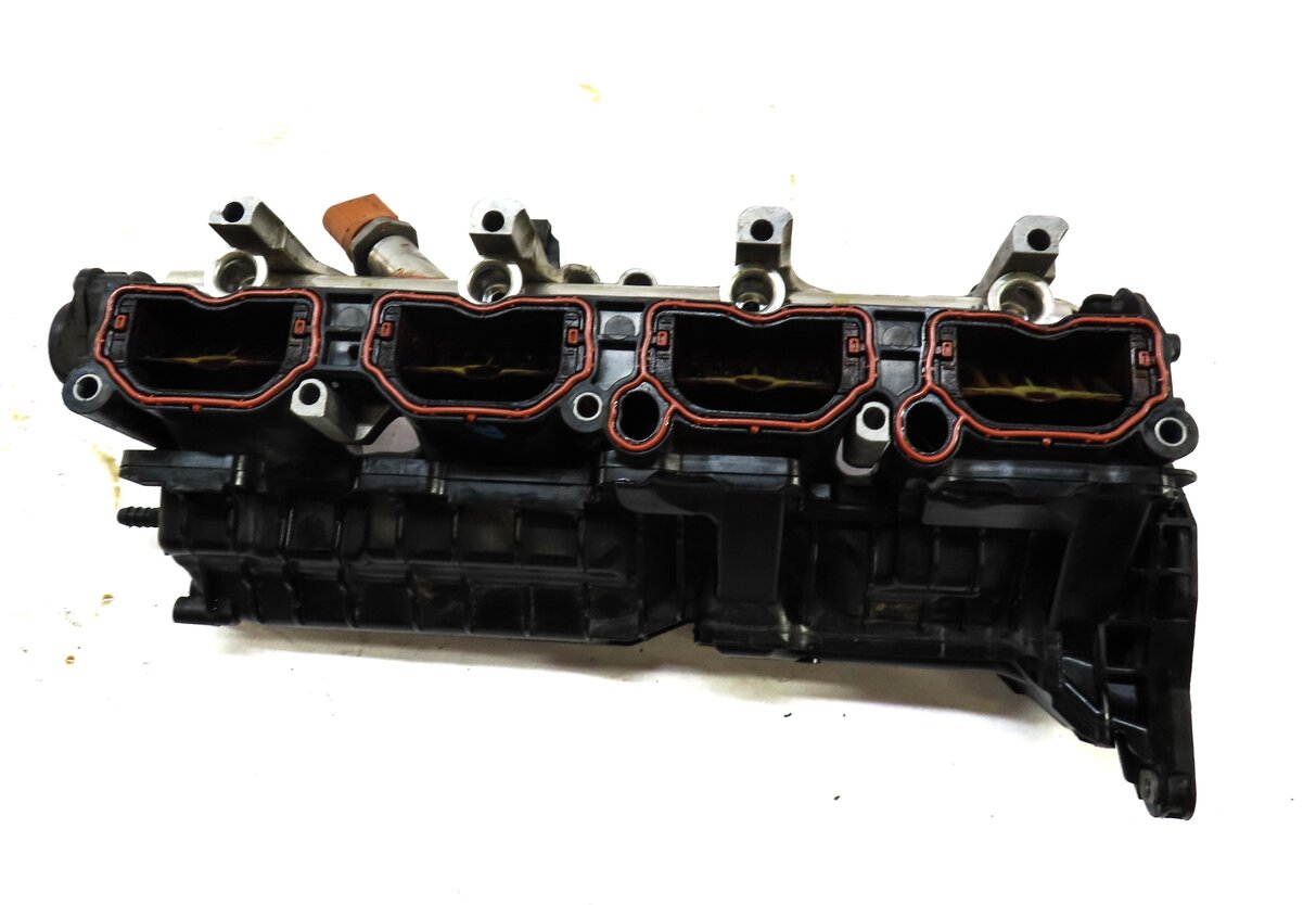Thumbnail 5: 13-15 AUDI A8 S6 S7 S8 (C7 4G8 D4 4H) 4.0L ENGINE - RIGHT LOWER INTAKE MANIFOLD