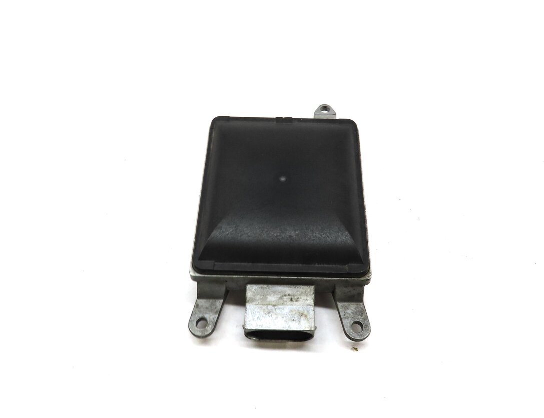 Thumbnail 2: 2012-2015 AUDI A7 S7 RS7 (C7 4G8) BLIND SPOT ALERT CONTROL MODULE (MASTER)
