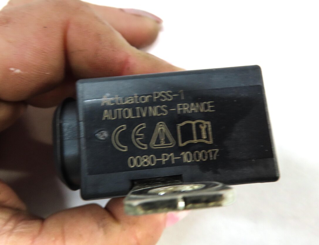 Thumbnail 4: 2013 AUDI S7 (C7) BATTERY OVERLOAD PROTECTION SWITCH 4F0915519