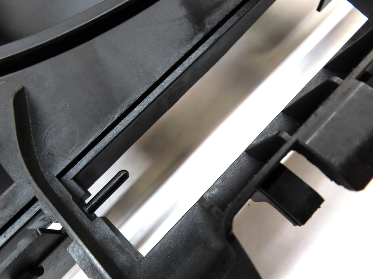 Thumbnail 10: 2011-2014 AUDI A8 (D4 4H) 4.2L / 6.3L ENGINE - RADIATOR COOLING FAN & SHROUD
