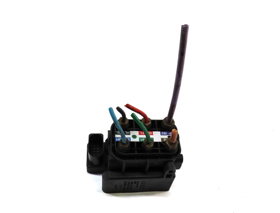 Thumbnail 2: 2011 AUDI A8 (D4 4H) AIR SUSPENSION TRANSFER RELIEF VALVE BLOCK 4H0616013
