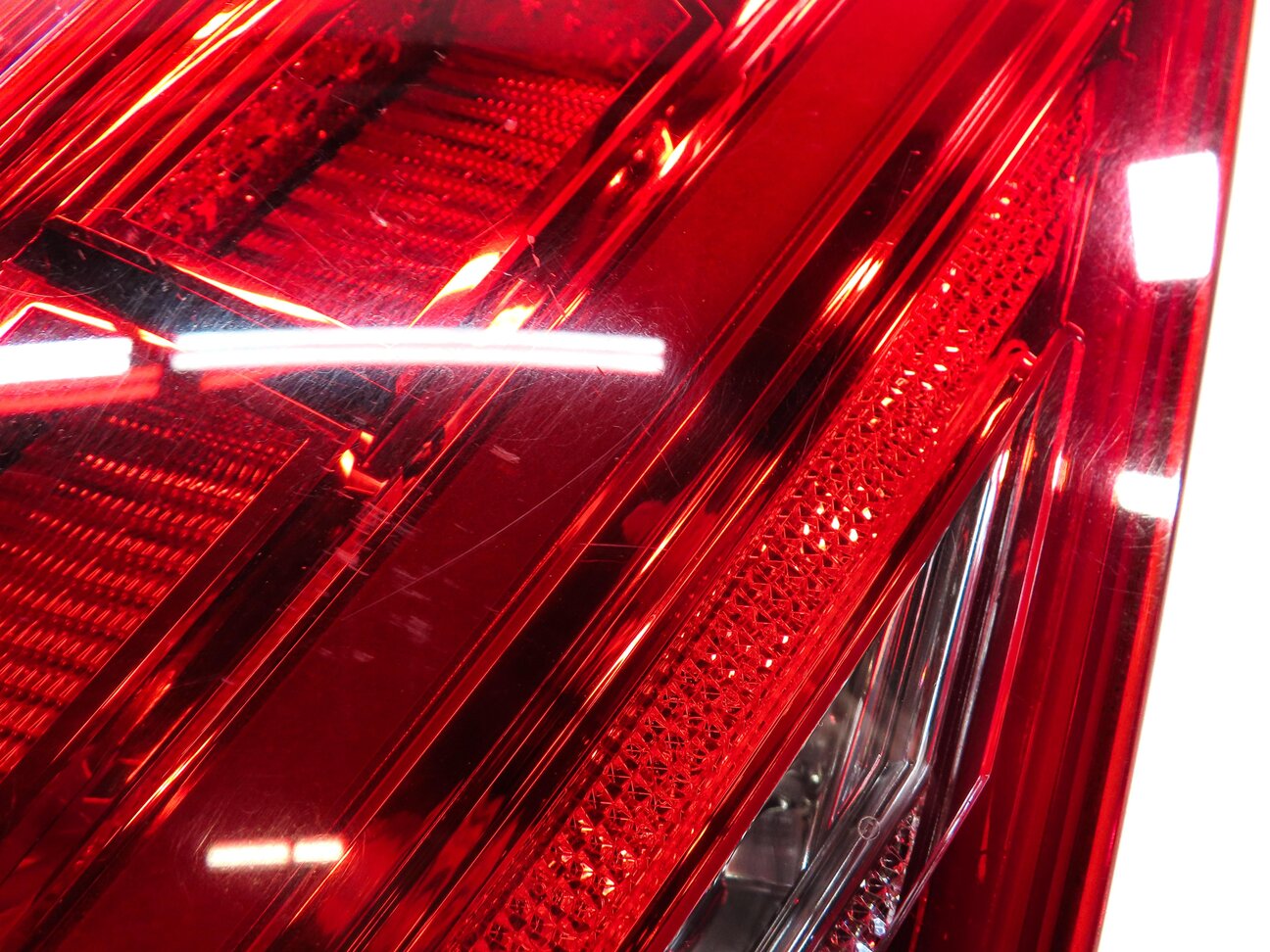 Thumbnail 6: 2011-2014 AUDI A8 S8 (D4 4H) LEFT DRIVER REAR TRUNK LED TAILLIGHT LIGHT LAMP
