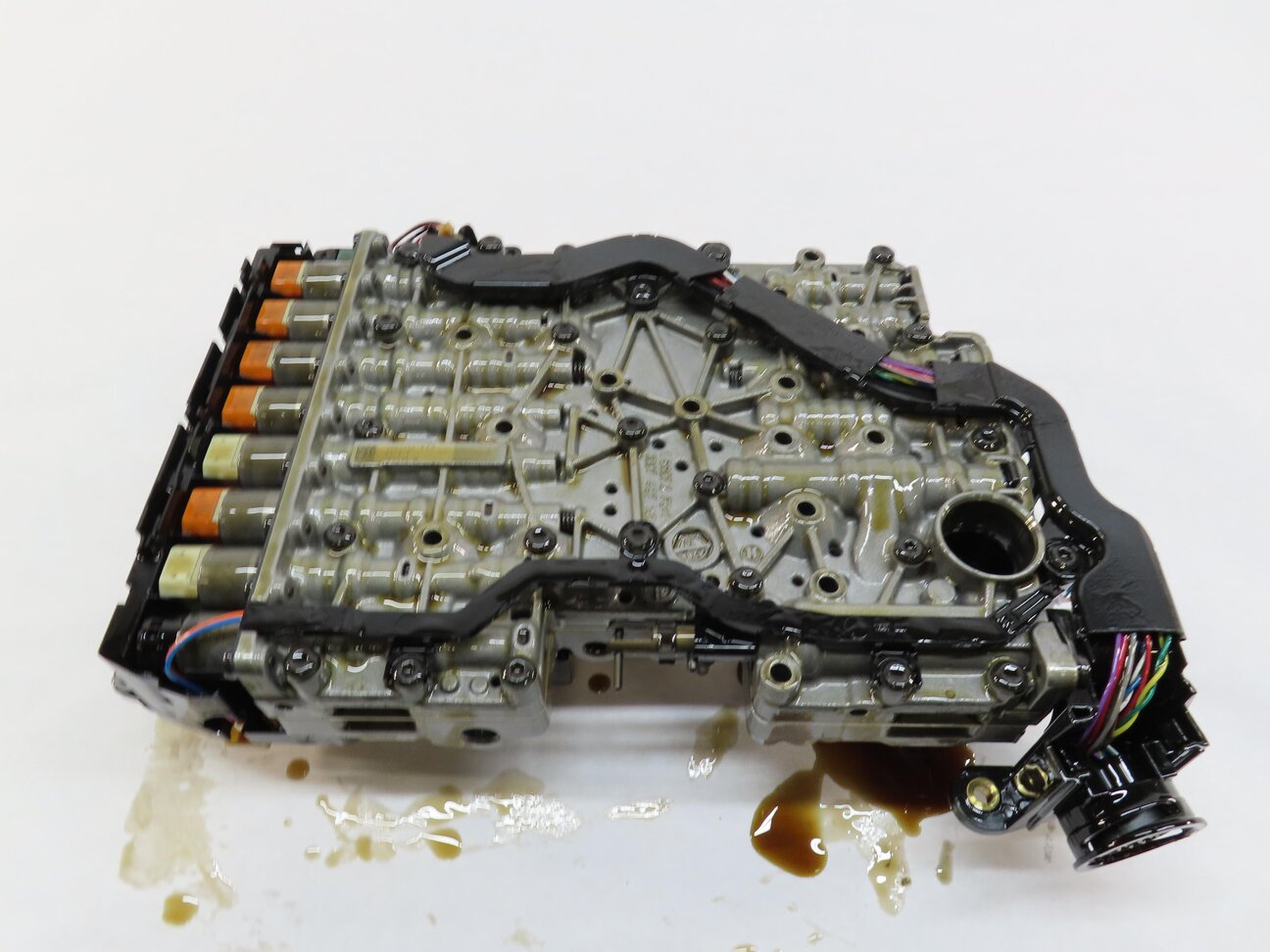 Thumbnail 4: 2011 AUDI A8 (D4 4H) 4.2L - MNX / MXR 8 SPEED AUTOMATIC TRANSMISSION VALVE BODY