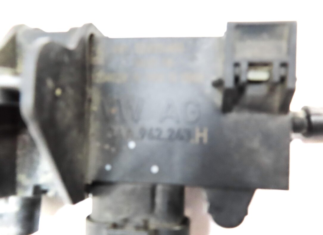 Thumbnail 5: 2018 AUDI A4 (B9 8W) REAR TRUNK KICK OPEN SENSOR w/ ANTENNA 8W0907739