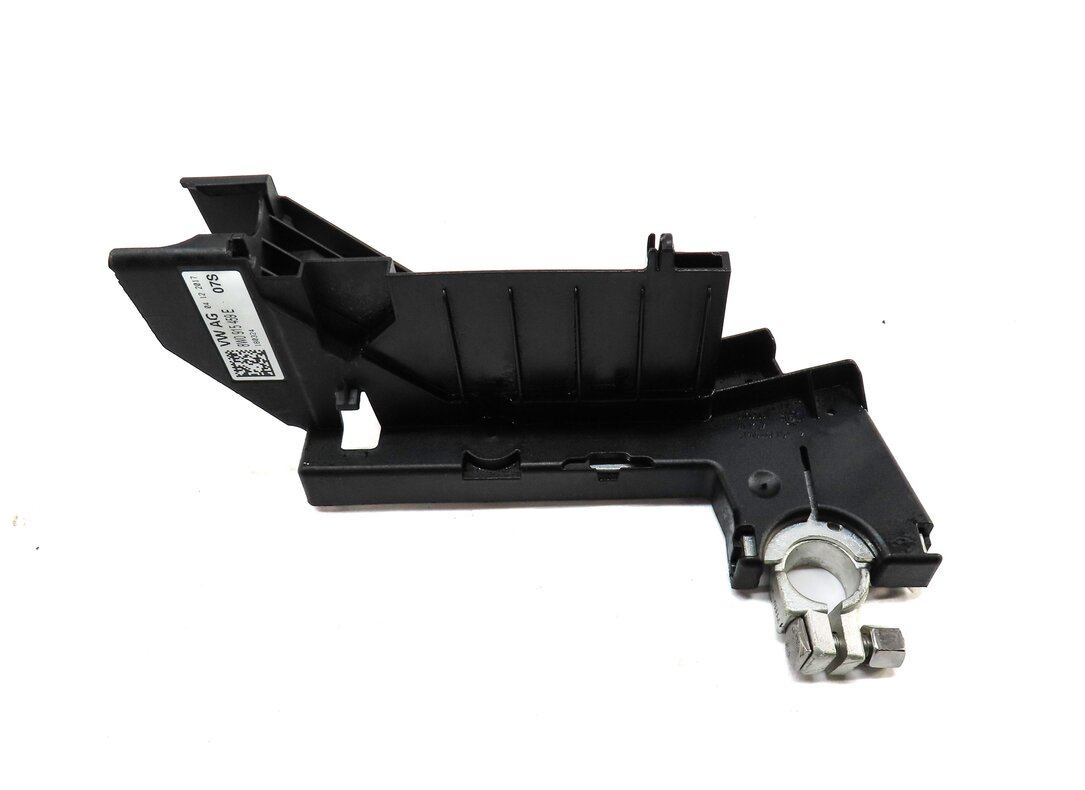 Thumbnail 2: 2018 AUDI A4 (B9 8W) POSITIVE BATTERY TERMINAL w/ FUSES 8W0915459E
