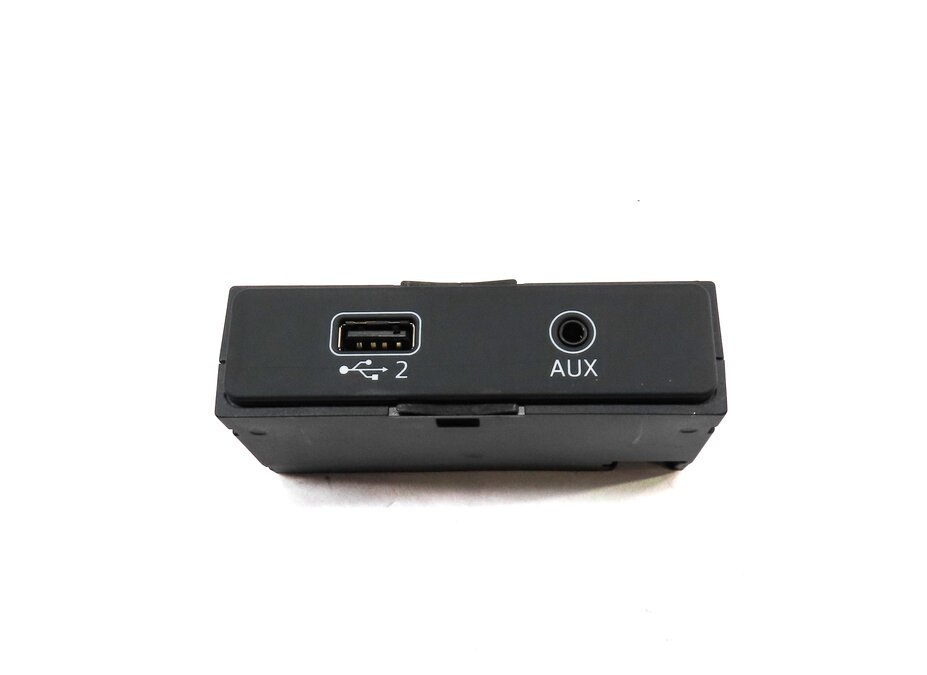 Thumbnail 2: 2018 AUDI A4 (B9 8W) AUXILIARY AUX USB INPUT JACK PLUG IN PANEL 8W0035708