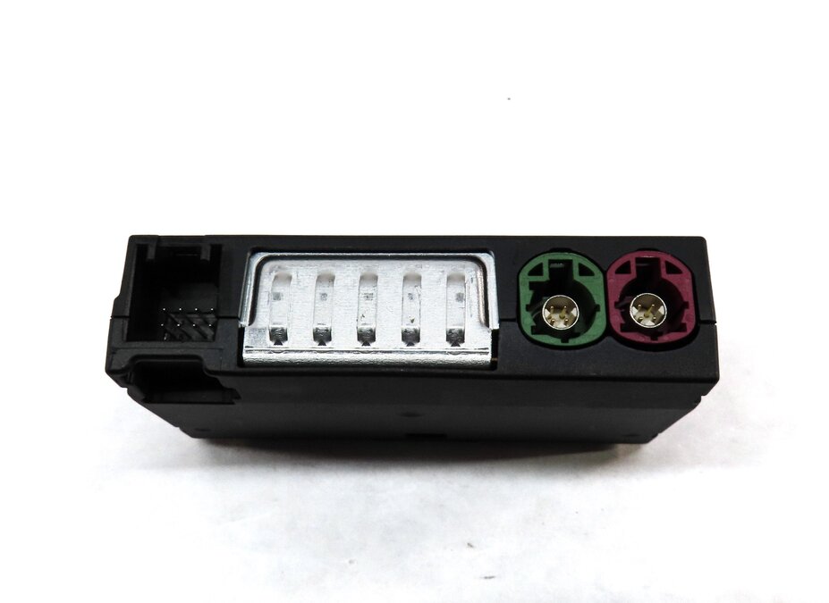 Thumbnail 3: 2018 AUDI A4 (B9 8W) AUXILIARY AUX USB INPUT JACK PLUG IN PANEL 8W0035708