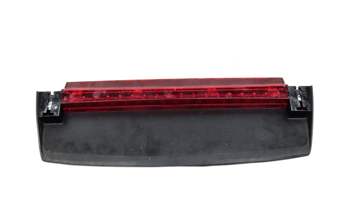 Thumbnail 2: 2018 AUDI A4 (B9 8W) REAR UPPER CENTER THIRD 3RD BRAKE LIGHT 8W5945097