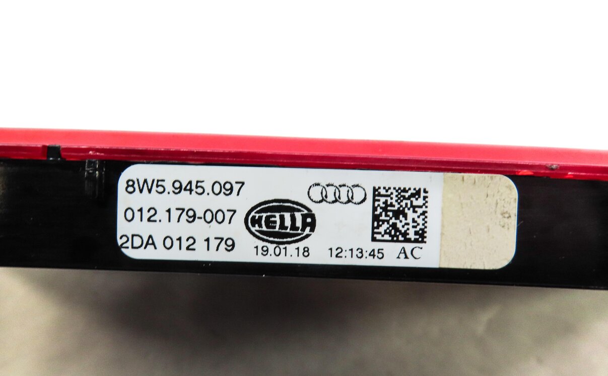 Thumbnail 6: 2018 AUDI A4 (B9 8W) REAR UPPER CENTER THIRD 3RD BRAKE LIGHT 8W5945097