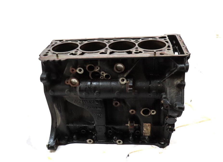 Thumbnail 2: 2018 AUDI A4 (B9 8W) 2.0L TURBO CYMC 4 CYLINDER ENGINE BARE BLOCK 06K13023N