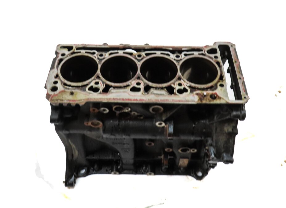 Thumbnail 3: 2018 AUDI A4 (B9 8W) 2.0L TURBO CYMC 4 CYLINDER ENGINE BARE BLOCK 06K13023N