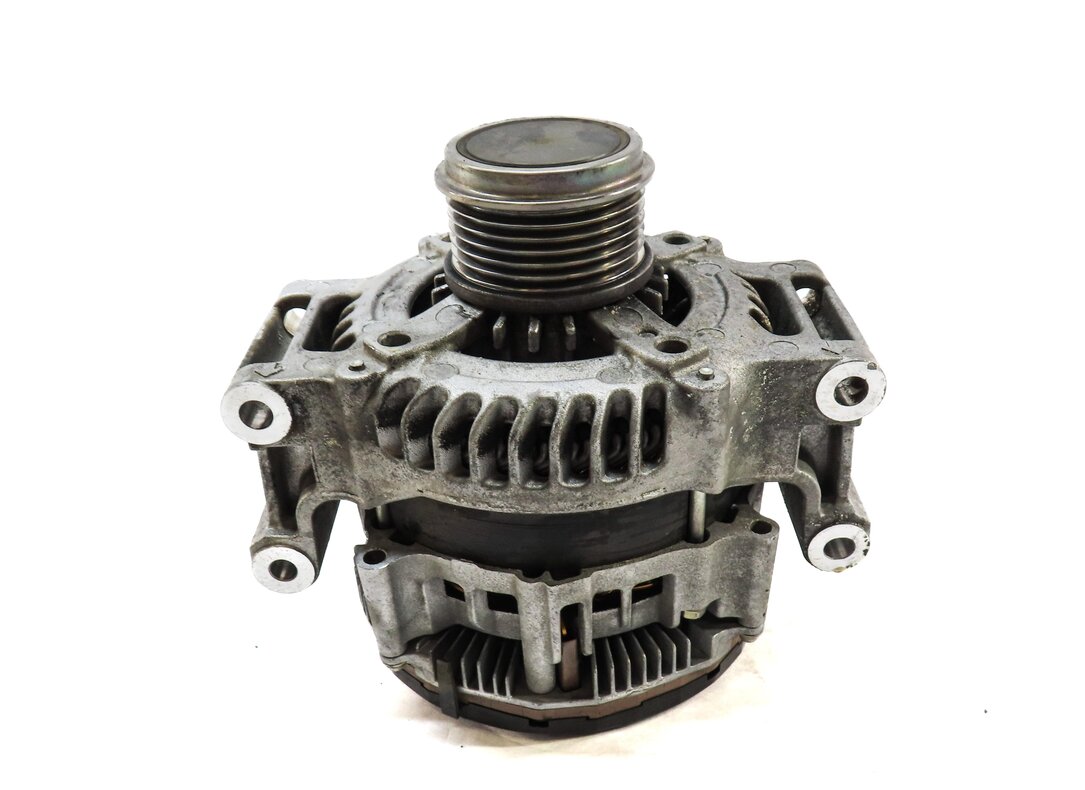 Thumbnail 2: 2017-2020 AUDI A4 / ALLROAD B9 8W 2.0L TURBO ALTERNATOR POWER GENERATOR 150 AMP