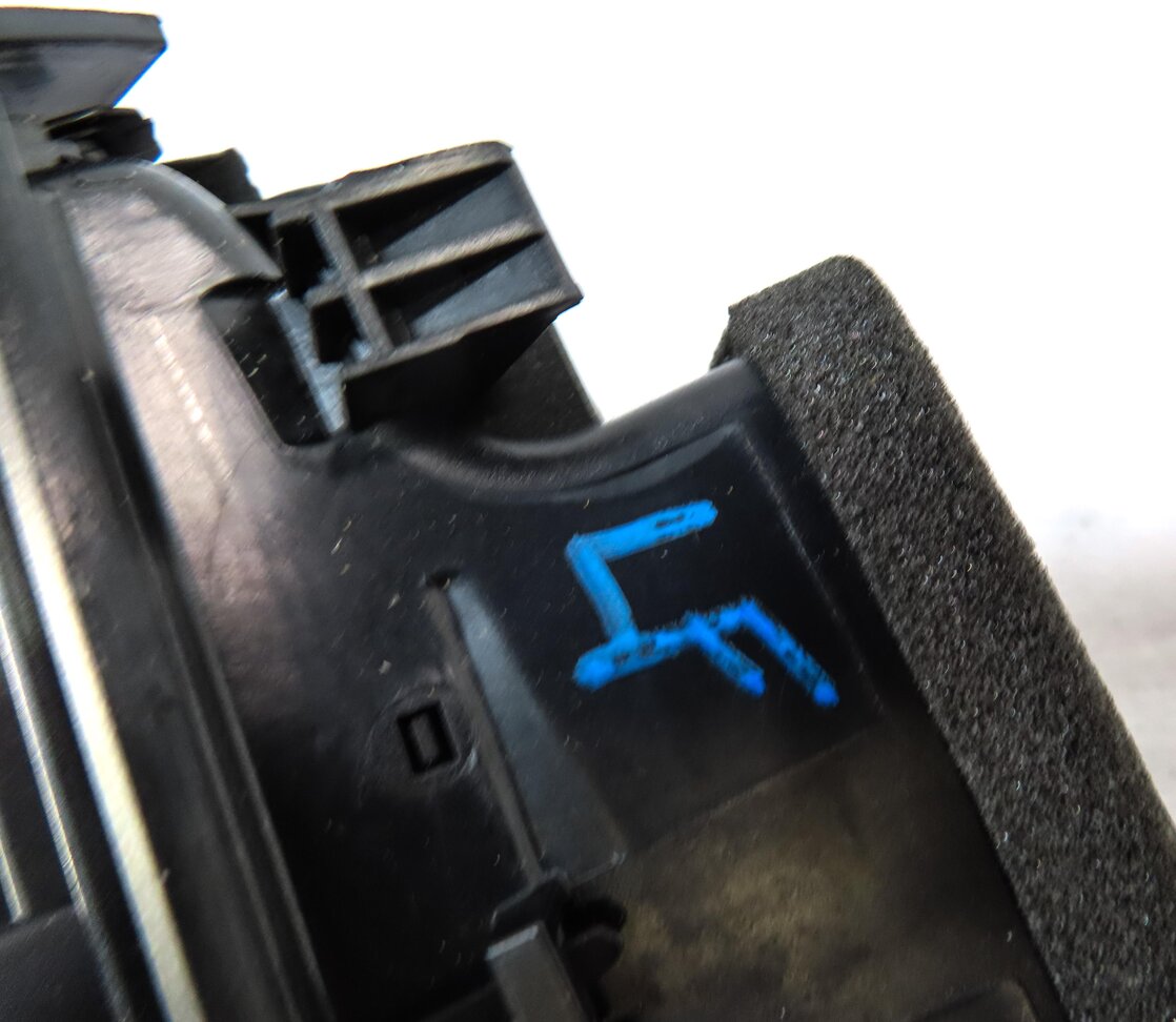 Thumbnail 6: 2012 BMW X5 (E70) FRONT LEFT DRIVER DASH HVAC A/C HEATER AIR VENT (BLACK)