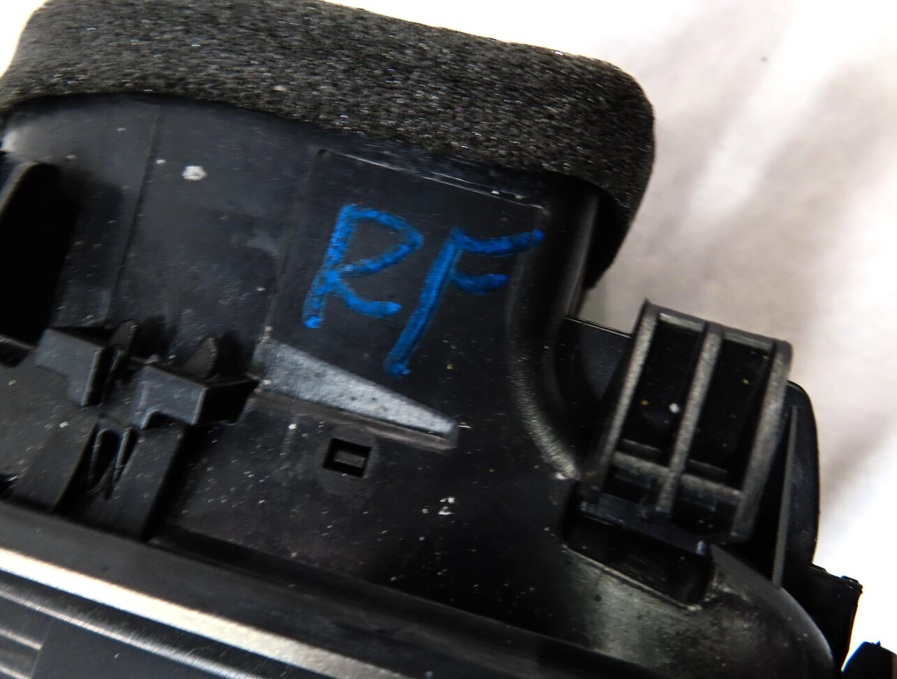 Thumbnail 6: 2012 BMW X5 (E70) FRONT RIGHT DASH DASHBOARD HVAC A/C HEATER AIR VENT (BLACK)