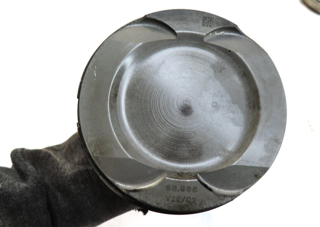 Thumbnail 5: 09-14 BMW 550i 750i X5 X6 (F01 F10 E70 E71) 4.4L N63 TURBO ENGINE PISTON SET 8