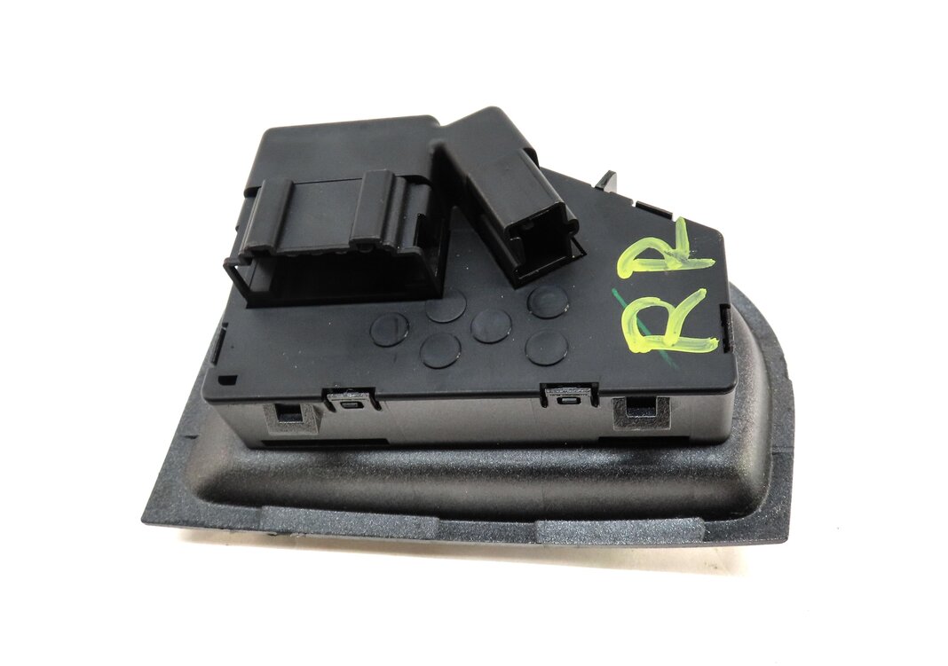 Thumbnail 4: 2010 PORSCHE PANAMERA (970 G1) REAR RIGHT SEAT ADJUST ADJUSTMENT SWITCH BUTTON