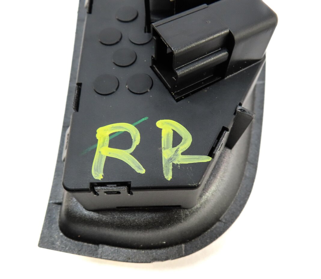 Thumbnail 5: 2010 PORSCHE PANAMERA (970 G1) REAR RIGHT SEAT ADJUST ADJUSTMENT SWITCH BUTTON