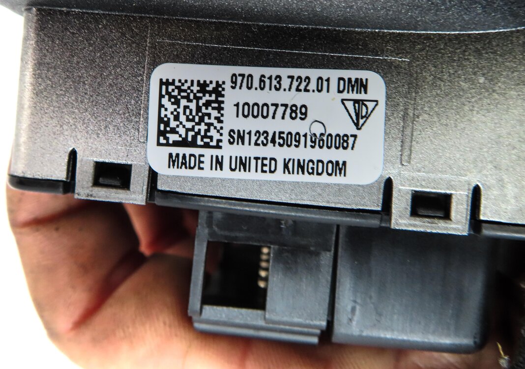 Thumbnail 6: 2010 PORSCHE PANAMERA (970 G1) REAR RIGHT SEAT ADJUST ADJUSTMENT SWITCH BUTTON