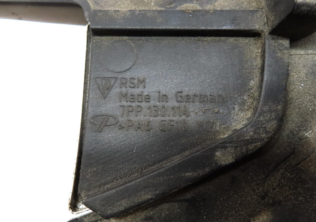 Thumbnail 5: 2010-2016 PORSCHE CAYENNE PANAMERA (958 970 G1) 4.8L FRONT ENGINE COVER TRIM