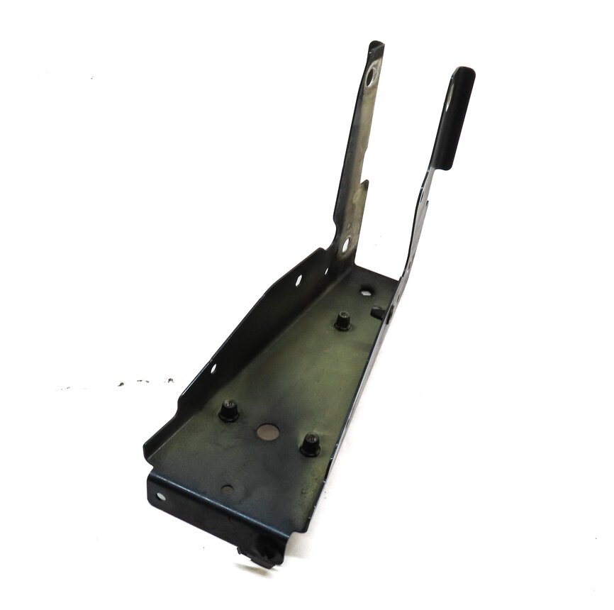 2010 PORSCHE PANAMERA (970 G1) FRONT RIGHT PASSENGER FENDER MOUNT BRACKET (BLUE)