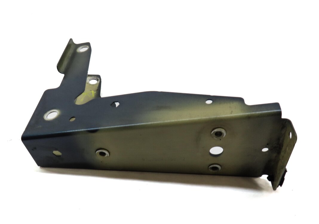 Thumbnail 4: 2010 PORSCHE PANAMERA (970 G1) FRONT RIGHT PASSENGER FENDER MOUNT BRACKET (BLUE)
