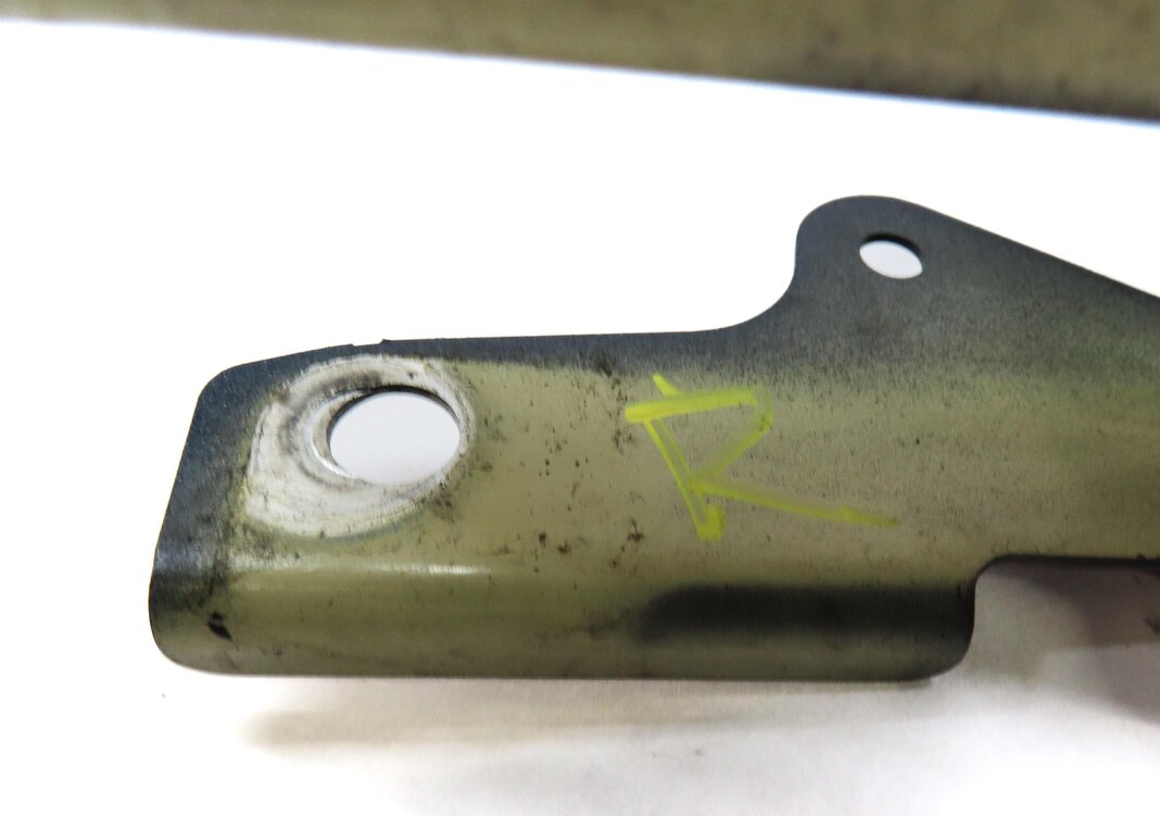 Thumbnail 5: 2010 PORSCHE PANAMERA (970 G1) FRONT RIGHT PASSENGER FENDER MOUNT BRACKET (BLUE)