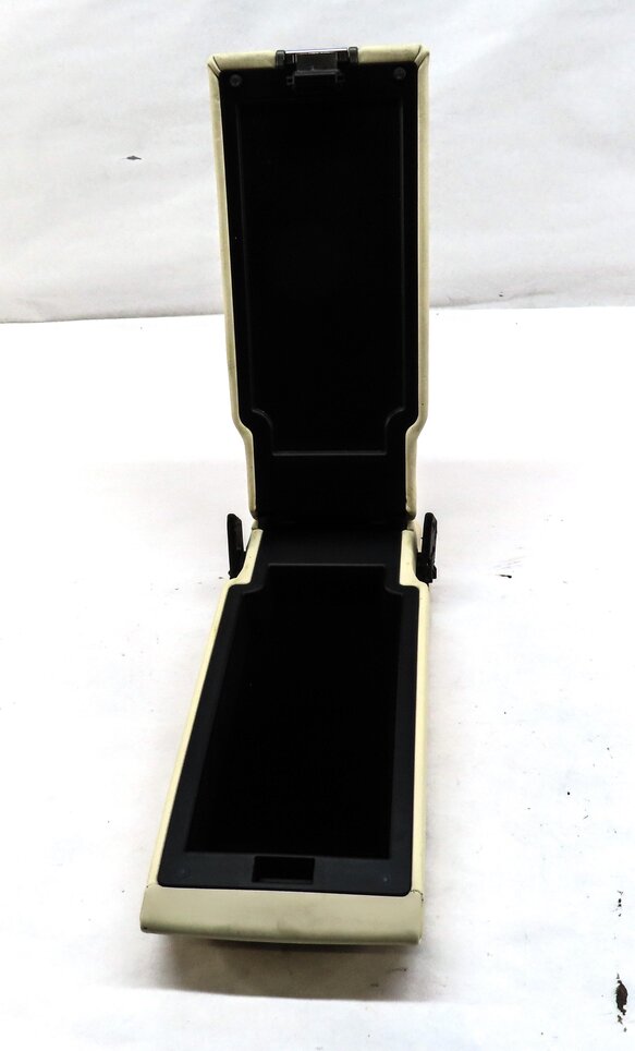 Thumbnail 6: 2010-2016 PORSCHE PANEMERA (970 G1) REAR CENTER CONSOLE ARMREST (CREAM LEATHER)