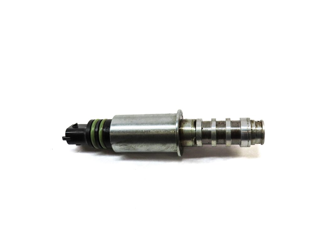 Thumbnail 2: 2010 PORSCHE PANAMERA (970 G1) 4.8L M48 TURBO ENGINE OIL PUMP SOLENOID