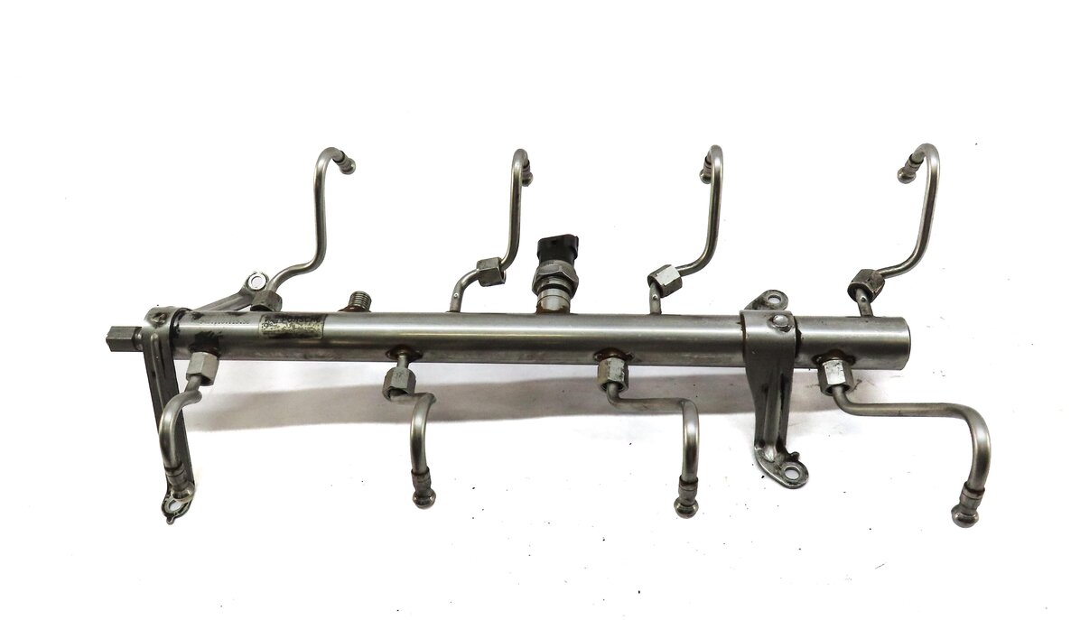 Thumbnail 2: 2010 PORSCHE PANAMERA (970 G1) 4.8L M48 TURBO ENGINE FUEL RAIL INJECTOR RAIL