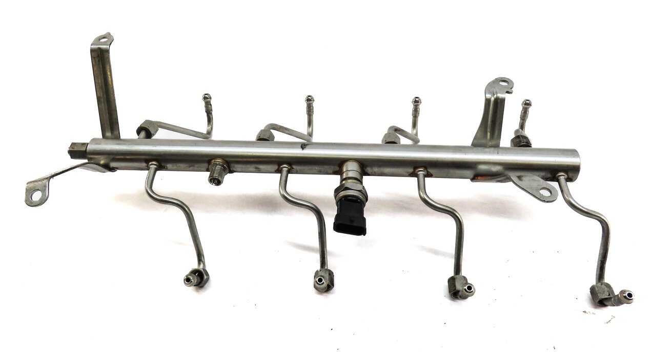 Thumbnail 3: 2010 PORSCHE PANAMERA (970 G1) 4.8L M48 TURBO ENGINE FUEL RAIL INJECTOR RAIL